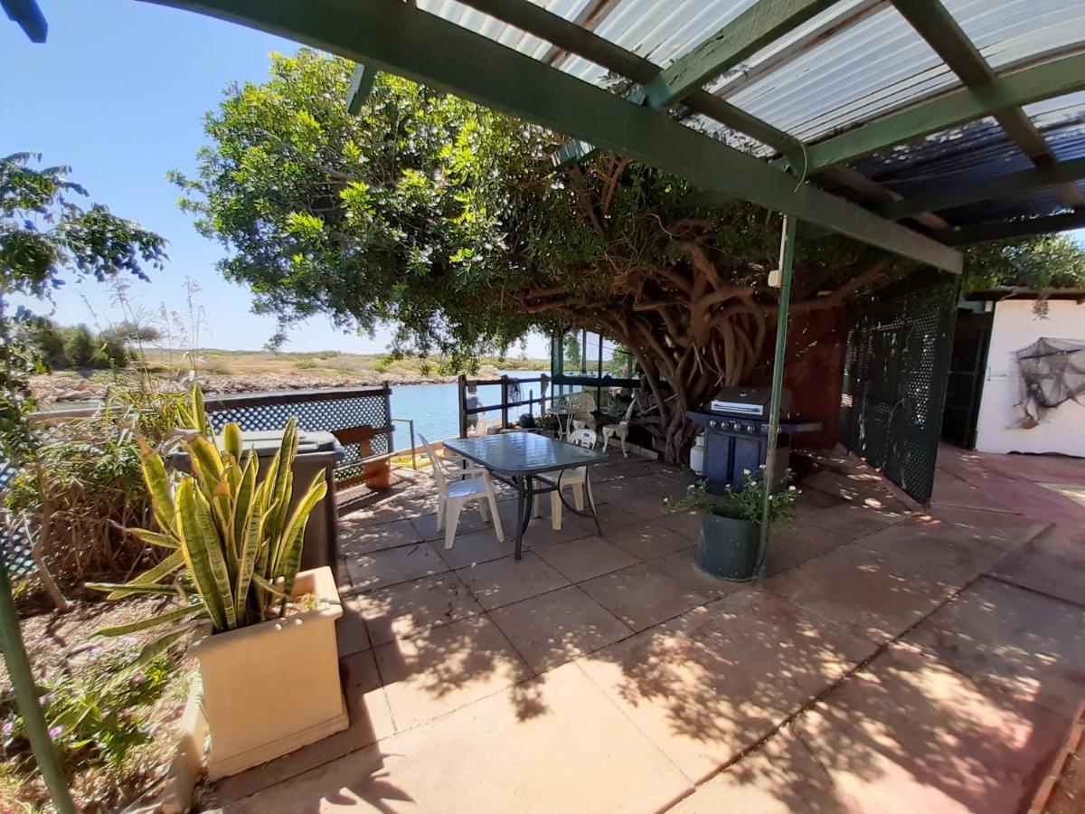 Pelican Point Waterfront Resort Formerly Carnarvon Beach Retreat Экстерьер фото