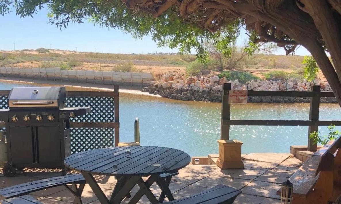Pelican Point Waterfront Resort Карнарвон Экстерьер фото