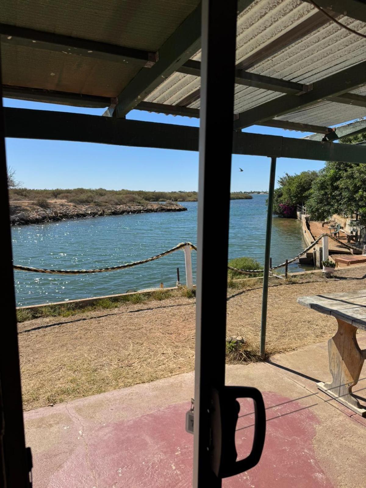 Pelican Point Waterfront Resort Formerly Carnarvon Beach Retreat Экстерьер фото