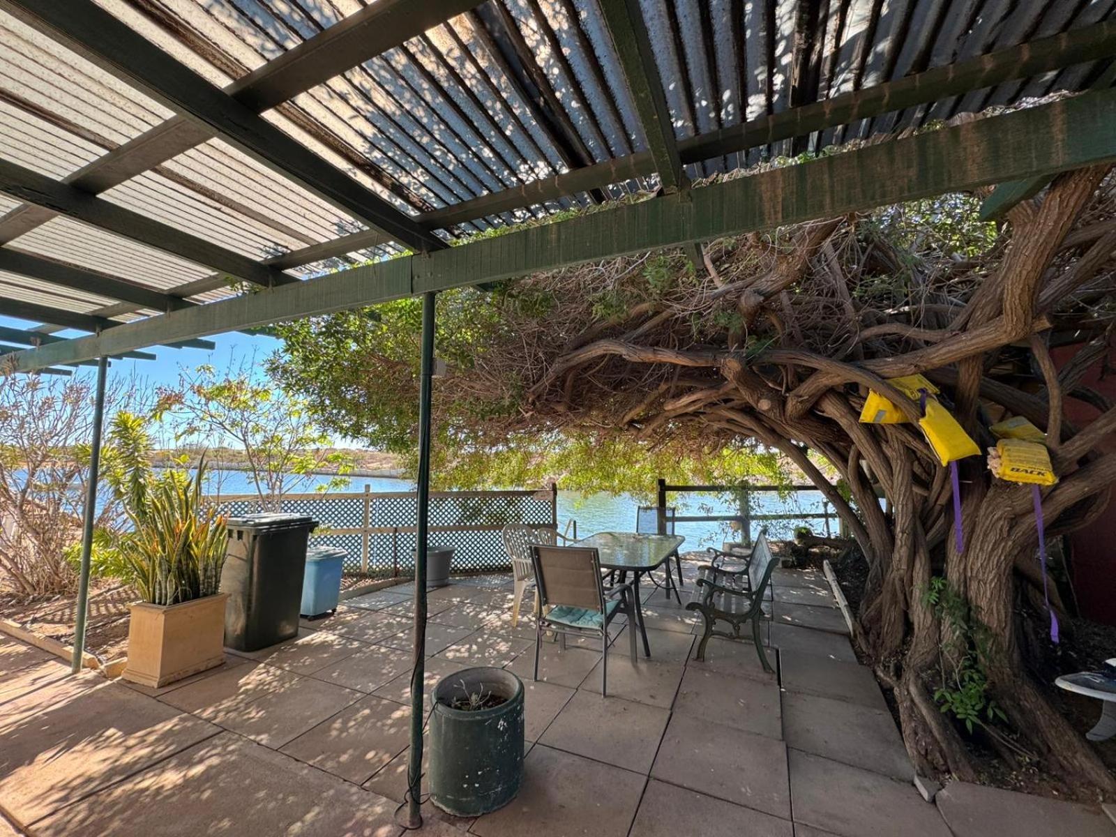 Pelican Point Waterfront Resort Formerly Carnarvon Beach Retreat Экстерьер фото