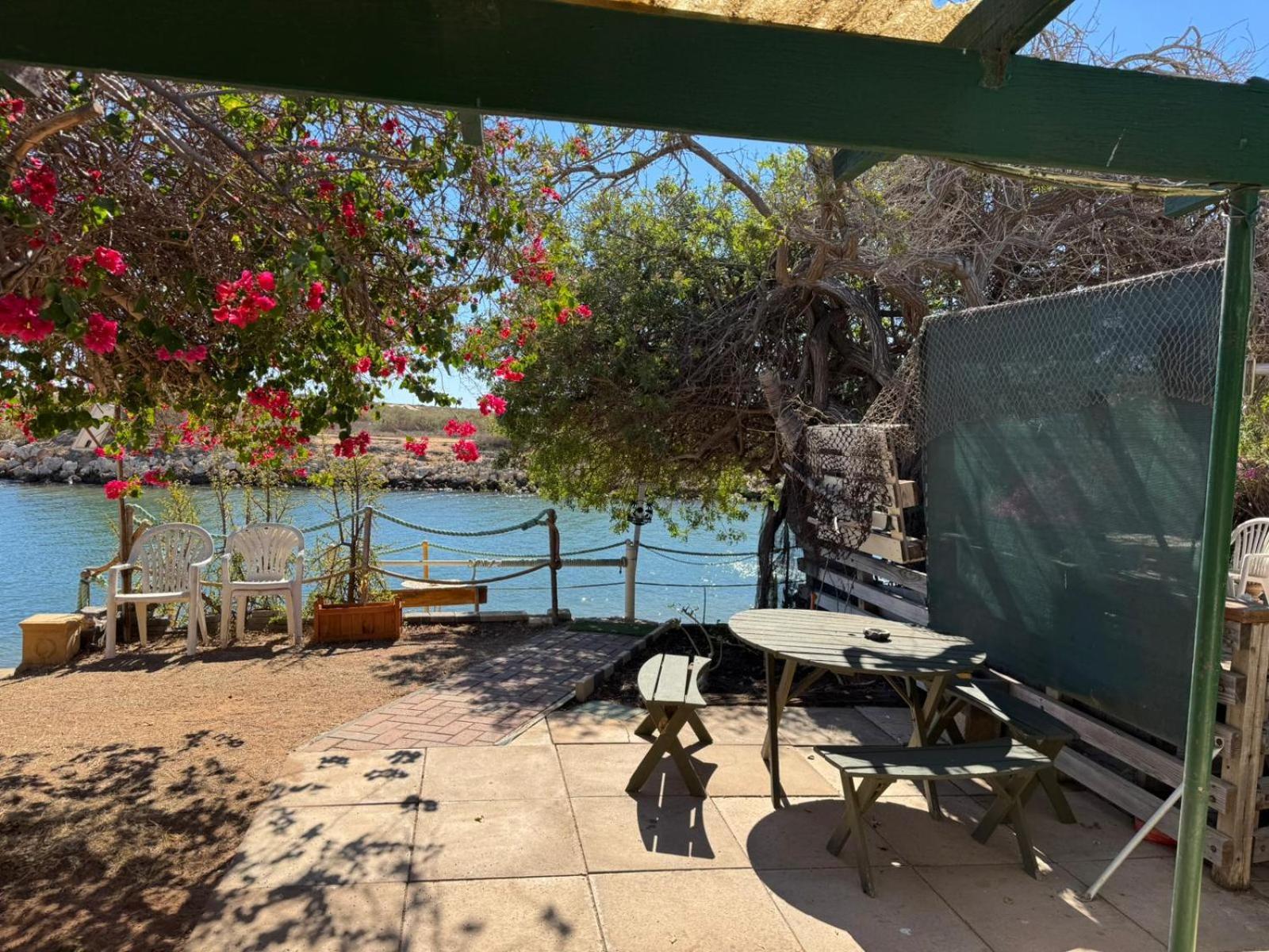 Pelican Point Waterfront Resort Formerly Carnarvon Beach Retreat Экстерьер фото