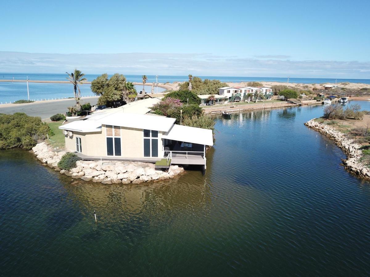 Pelican Point Waterfront Resort Formerly Carnarvon Beach Retreat Экстерьер фото