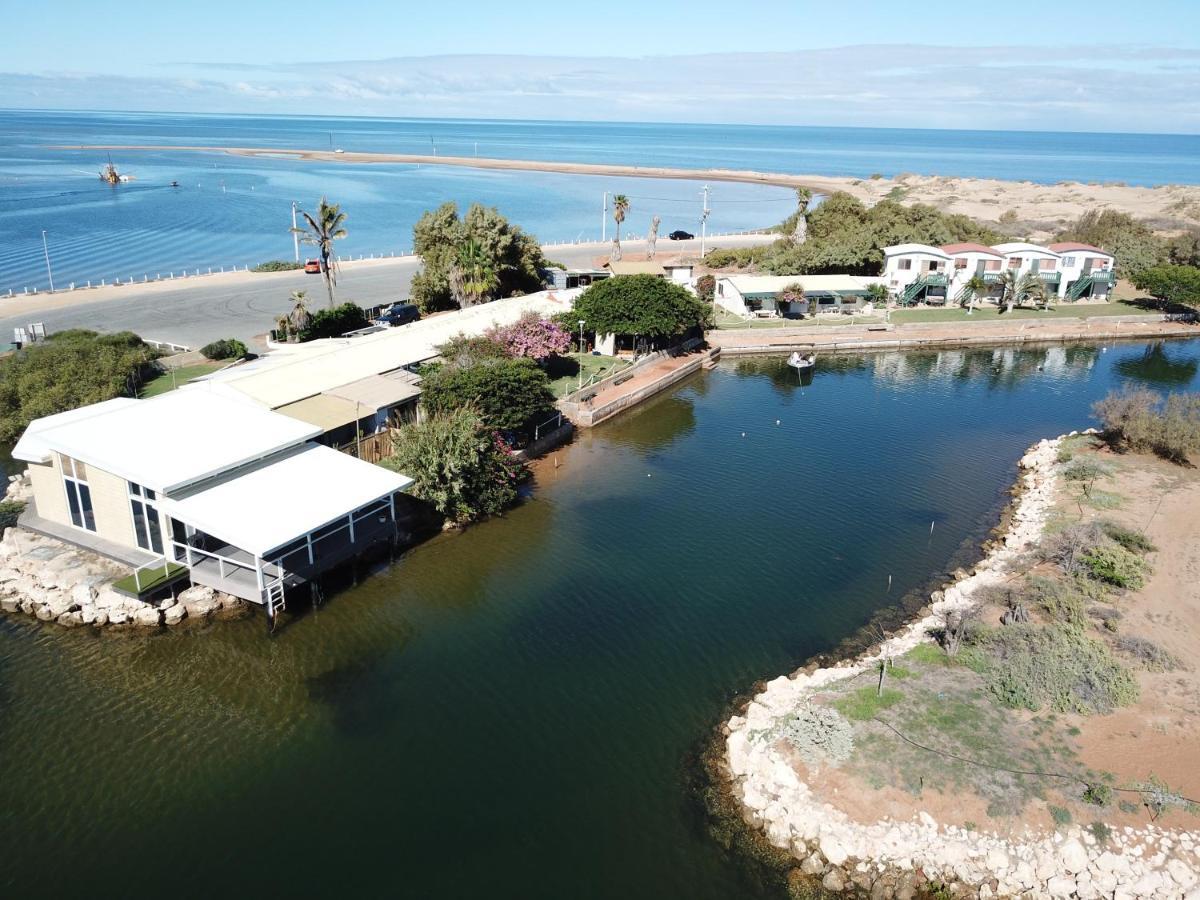 Pelican Point Waterfront Resort Formerly Carnarvon Beach Retreat Экстерьер фото