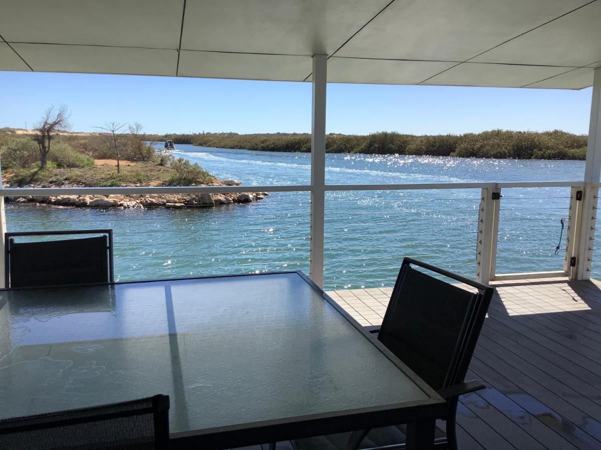 Pelican Point Waterfront Resort Карнарвон Экстерьер фото