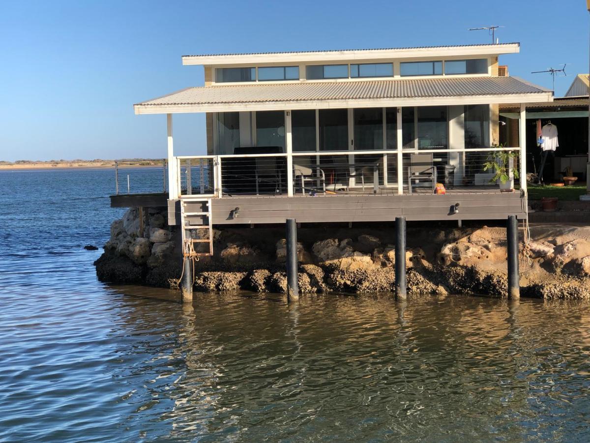 Pelican Point Waterfront Resort Formerly Carnarvon Beach Retreat Экстерьер фото